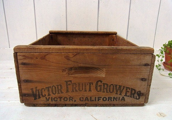 シャビーな木製・ヴィンテージ・ウッドボックス/木箱/フルーツ箱 USA