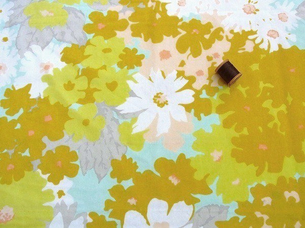 カラフルな花柄のヴィンテージ・USEDフラットシーツ(1/2) USA