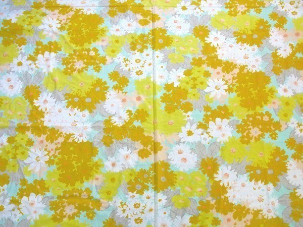 カラフルな花柄のヴィンテージ・USEDフラットシーツ(1/2) USA