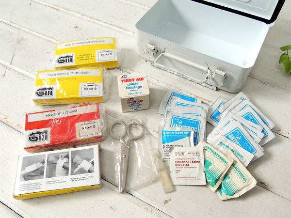 【FIRST AID KIT・ファーストエイド】メタル製・ヴィンテージ・救急箱セット・ハサミ