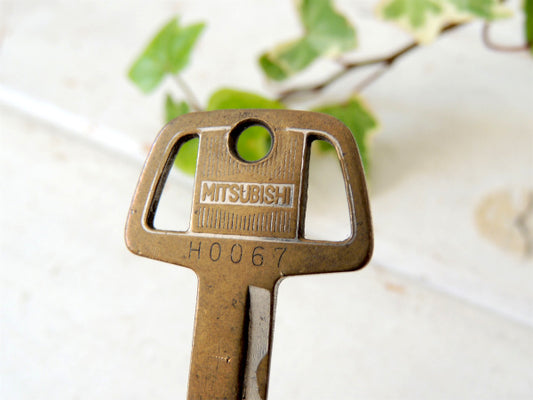 US・MITUBISHI ヴィンテージ・車鍵・自動車キー・三菱・モーター系 キーホルダー