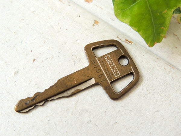 US・MITUBISHI ヴィンテージ・車鍵・自動車キー・三菱・モーター系 キーホルダー