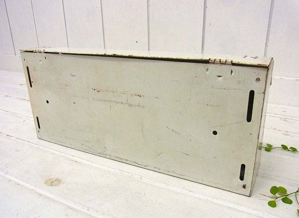 白色のシャビーな横型ヴィンテージ・メールボックス/ポスト/ウォールシェルフ USA