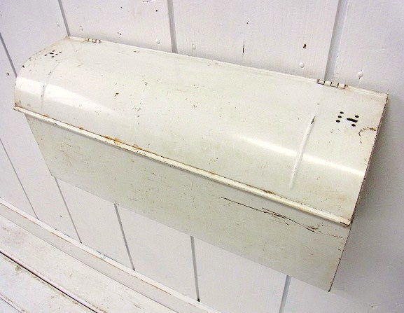 白色のシャビーな横型ヴィンテージ・メールボックス/ポスト/ウォールシェルフ USA