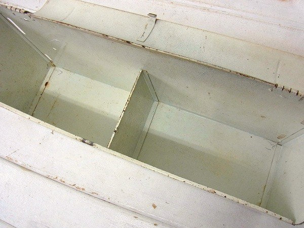 白色のシャビーな横型ヴィンテージ・メールボックス/ポスト/ウォールシェルフ USA