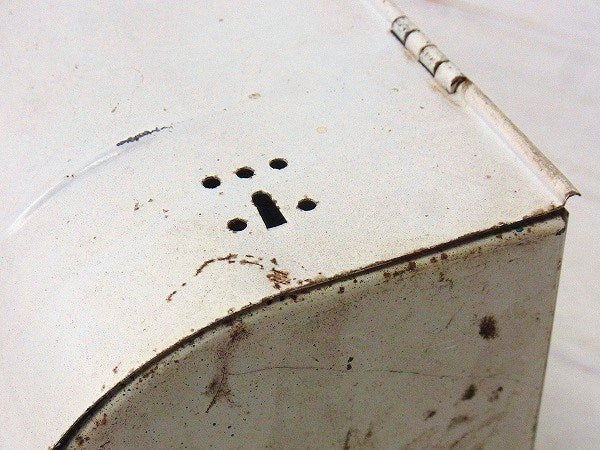 白色のシャビーな横型ヴィンテージ・メールボックス/ポスト/ウォールシェルフ USA