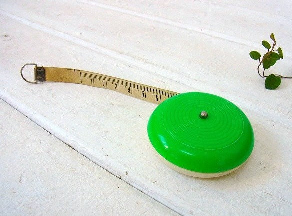 西ドイツ製・緑色の小さなアンティーク・メジャーテープ/巻尺　GERMANY