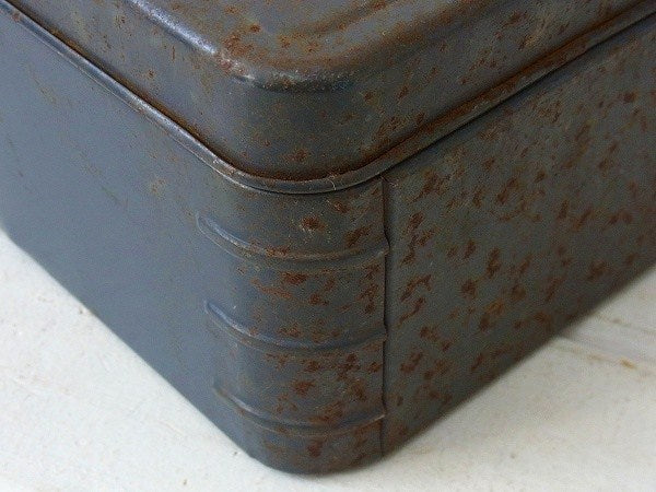 ダークグレー色・ブリキ製・ヴィンテージ・ツールボックス/工具箱/インダストリアル USA