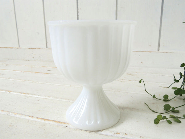 【ミルクガラス】ホワイトカラー・ヴィンテージ・脚付きフラワーベース・花器・コンポート器・花瓶 USA