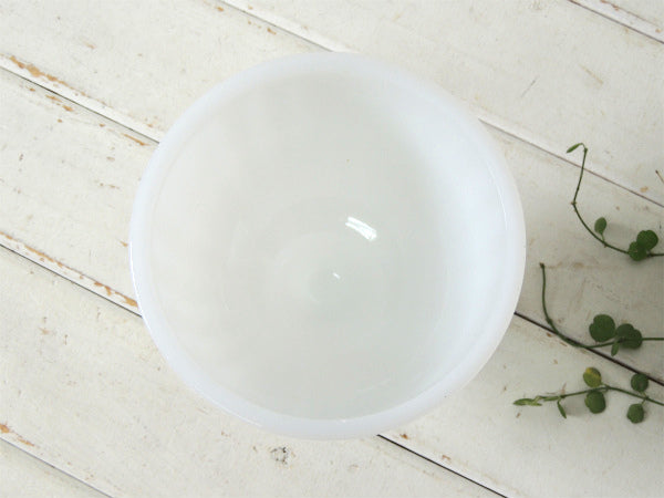 【ミルクガラス】ホワイトカラー・ヴィンテージ・脚付きフラワーベース・花器・コンポート器・花瓶 USA