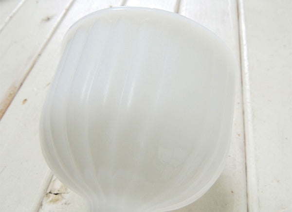【ミルクガラス】ホワイトカラー・ヴィンテージ・脚付きフラワーベース・花器・コンポート器・花瓶 USA