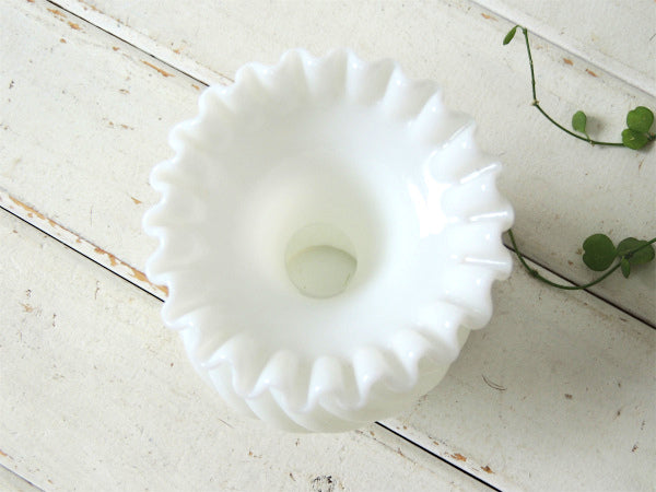 【フリルカット】ホワイトカラー・ミルクガラス製・ヴィンテージ・フラワーベース・花器・花瓶 USA