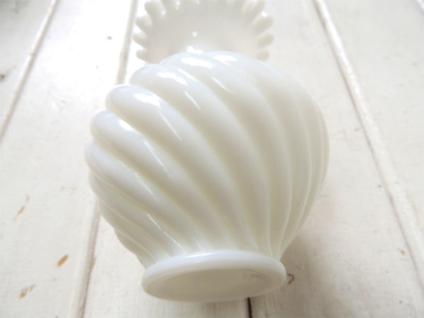 【フリルカット】ホワイトカラー・ミルクガラス製・ヴィンテージ・フラワーベース・花器・花瓶 USA