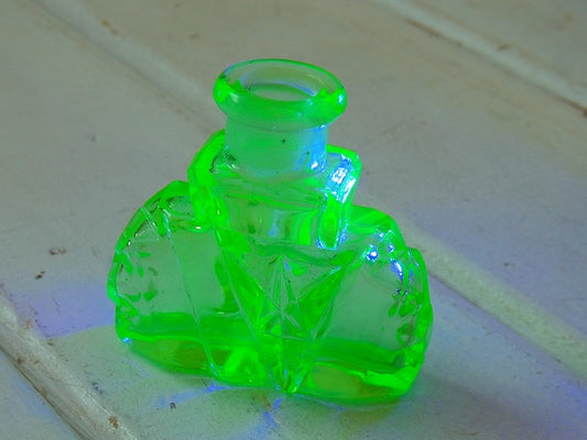 antique ウランガラス アンティーク・香水瓶 パヒュームボトル 硝子 USA ガラス 瓶