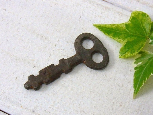 【アンティーク】二つ穴 アイアンキー・アメリカ・古鍵・キー・USA