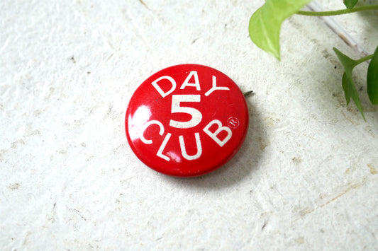 レッド×ホワイト DAY 5 CLUB ヴィンテージ・メンバー・缶バッジ USA アクセサリー
