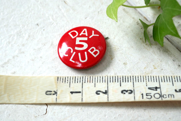 レッド×ホワイト DAY 5 CLUB ヴィンテージ・メンバー・缶バッジ USA アクセサリー