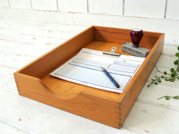ノスタルジックな木製　ヴィンテージ・書類ラック　デスクトレイ　書類トレイ USA