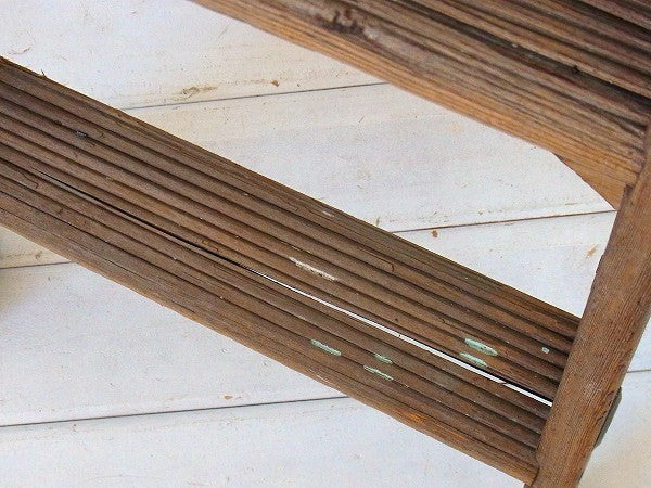 白いペンキの付いた木製・アンティーク・ステップラダー/脚立　USA