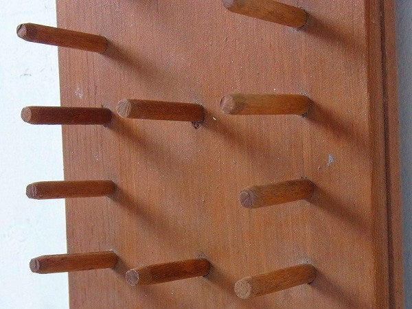 バレリーナ柄・木製・壁掛けアンティーク・スプールホルダー/糸巻きホルダー USA