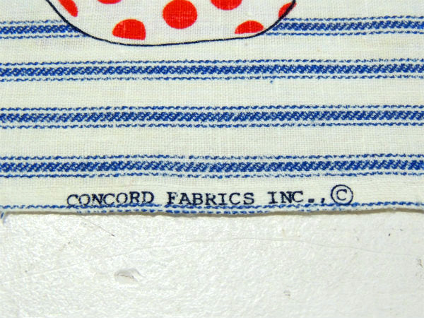 レトロポップなイチゴ柄・デッドストック・ヴィンテージ・ファブリック・生地・テキスタイル・93×77