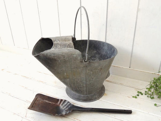 暖炉用 シャビー・ブリキ製・スコップ付き・アンティーク・コールバケツ・石炭バケツ・ガーデニングUSA
