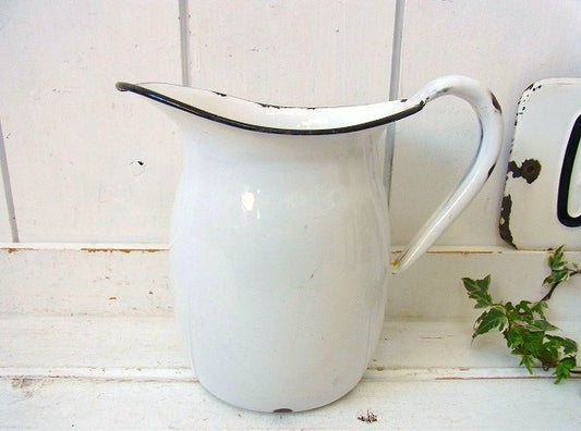 白色のホーロー製・アンティーク・ピッチャー/ジャグ/水差し USA