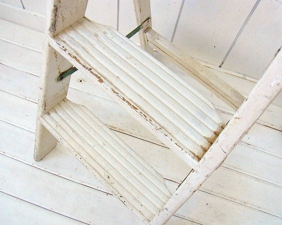白色のシャビーな木製・アンティーク・ステップラダー/脚立　USA