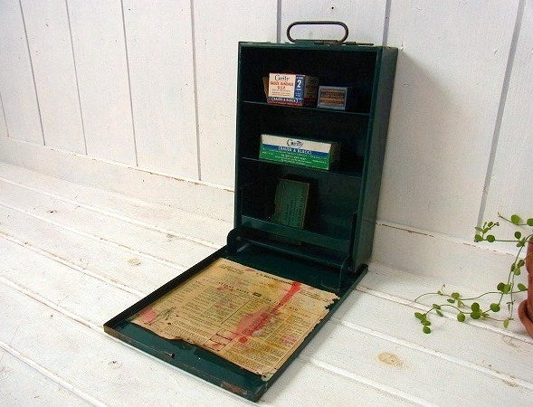 【FIRST AID】ファーストエイド・ヴィンテージ・救急箱/メディスンキャビネット/飾り棚　USA