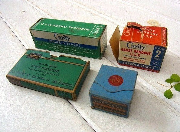 【FIRST AID】ファーストエイド・ヴィンテージ・救急箱/メディスンキャビネット/飾り棚　USA