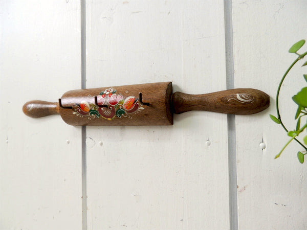 ハンドペイントの花&鳥柄・ローリングピン形・木製・アンティーク・フック/壁掛けフック