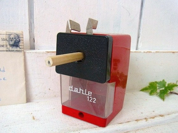 Dahle ドイツ製・赤・アンティーク・ペンシルシャープナー　鉛筆削り　ステーショナリー
