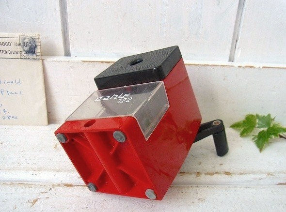 Dahle ドイツ製・赤・アンティーク・ペンシルシャープナー　鉛筆削り　ステーショナリー