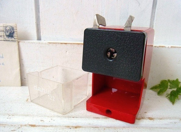 Dahle ドイツ製・赤・アンティーク・ペンシルシャープナー　鉛筆削り　ステーショナリー