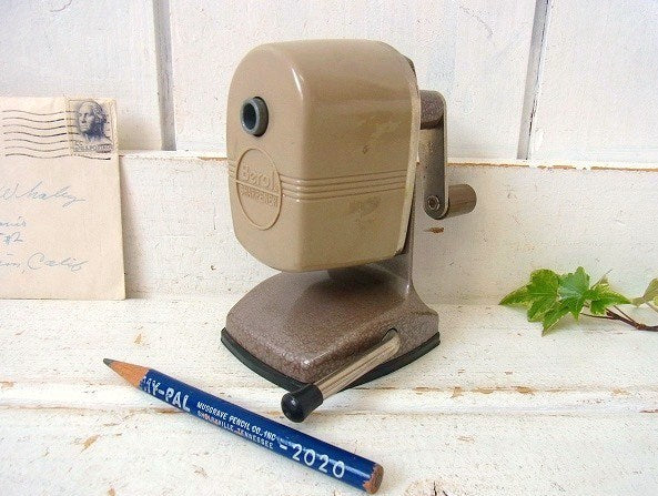 【Berol】ベージュ色・バキュームタイプ・ヴィンテージ・ペンシルシャープナー/鉛筆削り　USA