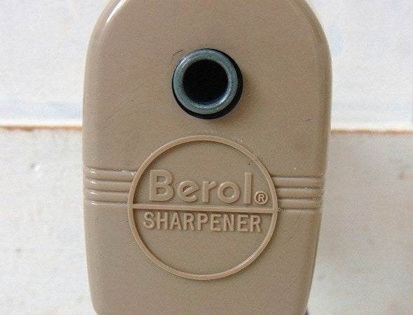 【Berol】ベージュ色・バキュームタイプ・ヴィンテージ・ペンシルシャープナー/鉛筆削り　USA