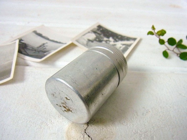 ドイツ製・カメラ用の小さなヴィンテージ・アルミ製フィルムケース