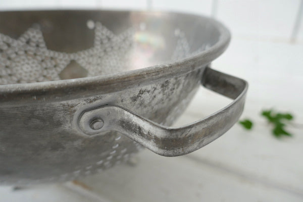 星モチーフ・アルミ製・ハンドル&脚付き・ヴィンテージ・コランダー・水切りボウル・キッチン用品