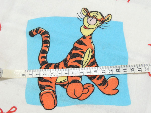 【くまのプーさんと森の仲間たち】USA・カラフル・ベビーサイズ・ユーズドシーツ