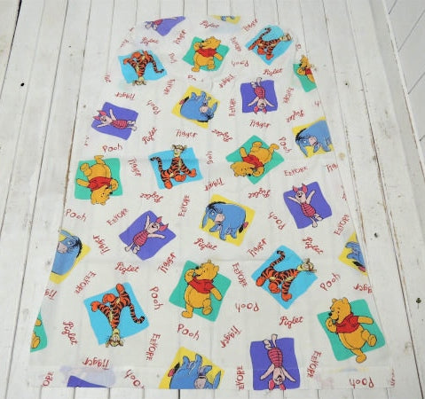 【くまのプーさんと森の仲間たち】USA・カラフル・ベビーサイズ・ユーズドシーツ