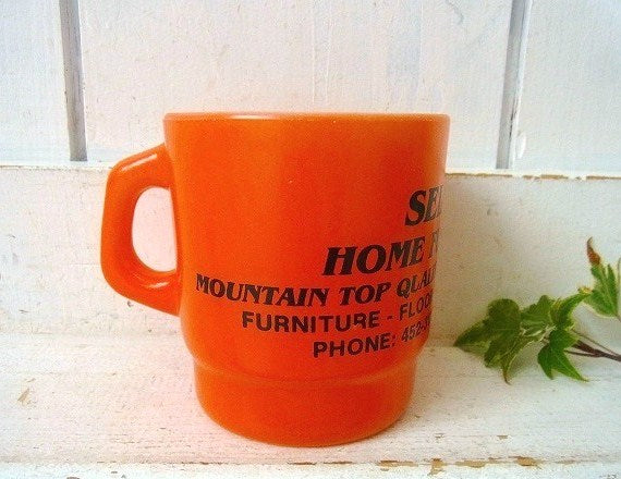 【Fire King】ファイヤーキング・オレンジ色・家具屋さんのアドバタイジング・マグカップ