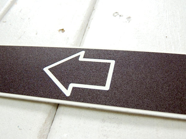 ← 矢印 ブラウンカラー USA・米国標識・デッドストック・ヴィンテージ・サインプレート・看板