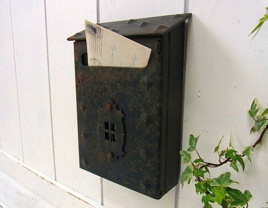 黒色のアイアン製・アンティーク・メールボックス/郵便受け/ポスト　USA