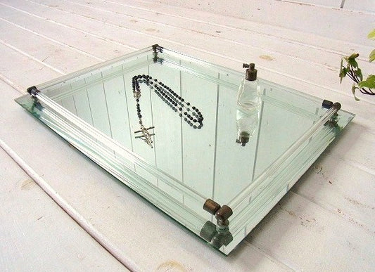 光の反射が美しいガラス製・脚付きアンティーク・ミラートレイ・鏡・ジュエリートレイ(大) USA