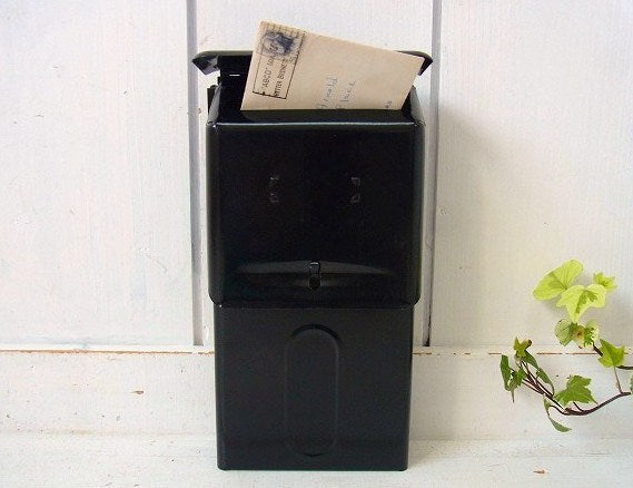 メタル製・黒色の縦型・ヴィンテージ・メールボックス/ポスト/郵便受け USA