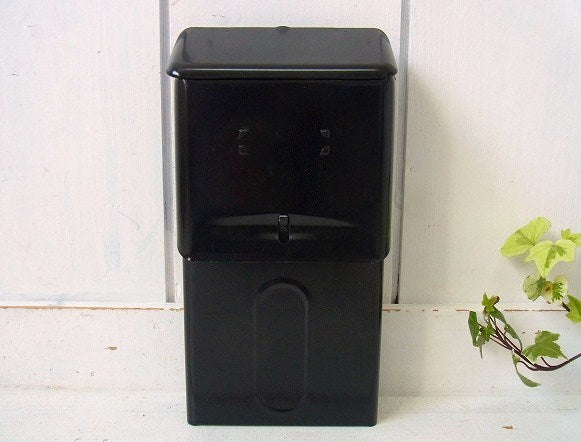 メタル製・黒色の縦型・ヴィンテージ・メールボックス/ポスト/郵便受け USA