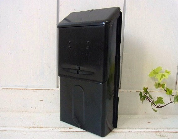 メタル製・黒色の縦型・ヴィンテージ・メールボックス/ポスト/郵便受け USA
