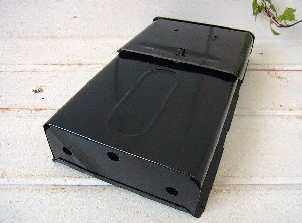メタル製・黒色の縦型・ヴィンテージ・メールボックス/ポスト/郵便受け USA