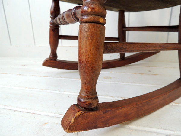 【彫刻模様】子供用のアンティーク・ロッキングチェア/子供イス/アーリーアメリカン/木製椅子