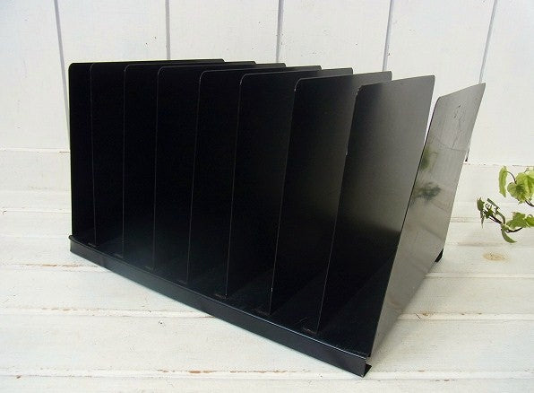 工業系の仕切り付き・黒色・メタル製・ヴィンテージ・書類スタンド/ブックスタンド USA